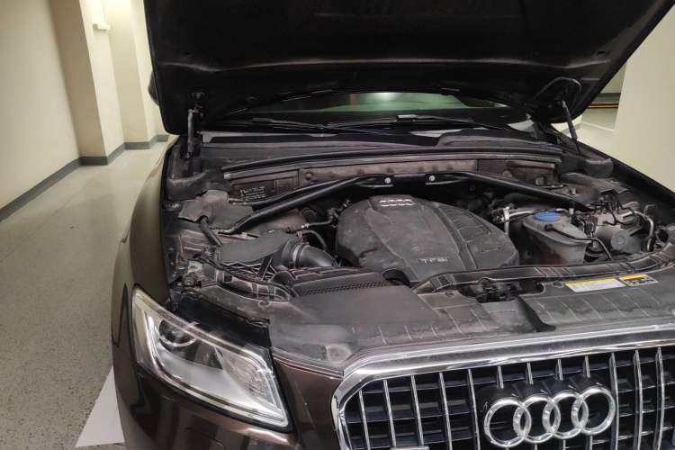 Used Audi Q5 2017 40 TFSI Comfort Model Engine Bay Right