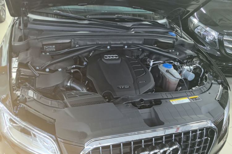 Used Audi Q5 2017 Plus 40 TFSI Ambition Model Engine Bay