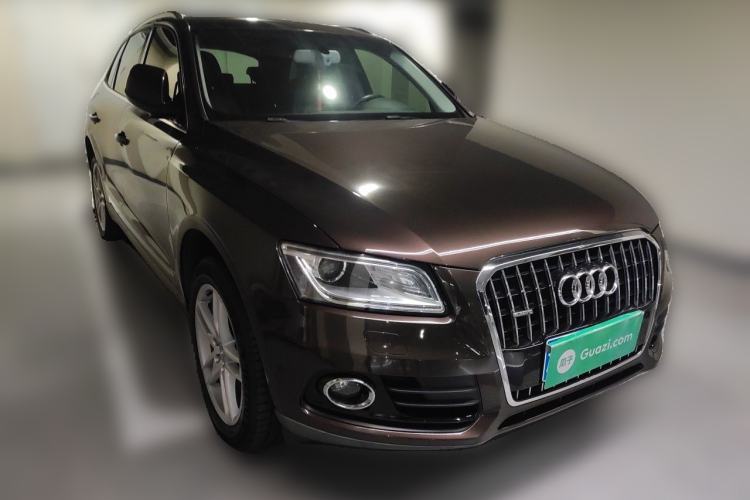 Used Audi Q5 2017 40 TFSI Comfort Model Front Right 45 Deg