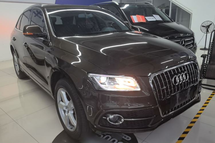 Used Audi Q5 2017 Plus 40 TFSI Ambition Model Front Right 45 Deg