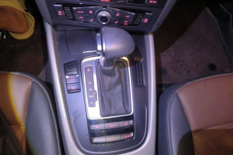 Used Audi Q5 2017 40 TFSI Ambition Edition Gear Lever