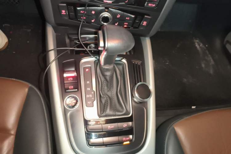 Used Audi Q5 2017 40 TFSI Ambition Edition Gear Lever