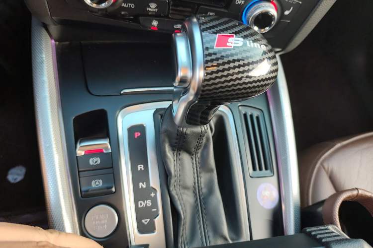 Used Audi Q5 2017 40 TFSI Technology Edition Gear Lever