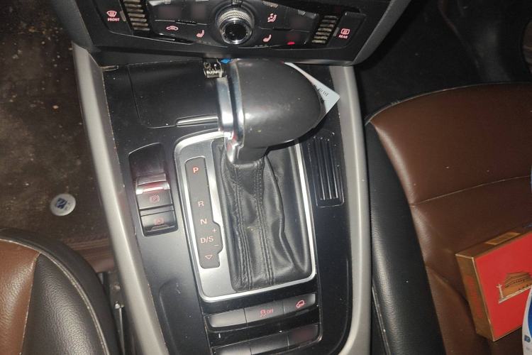 Used Audi Q5 2017 40 TFSI Ambition Edition Gear Lever