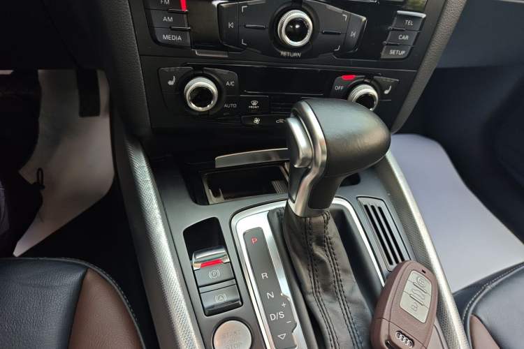Used Audi Q5 2017 Plus 40 TFSI Technology Model Gear Lever