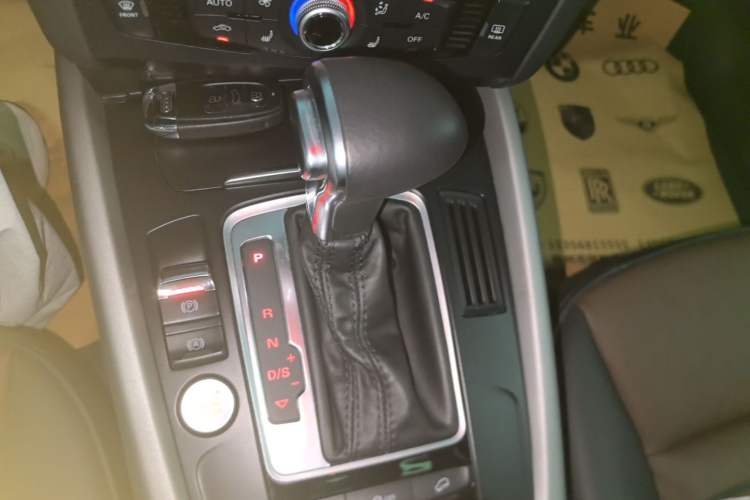 Used Audi Q5 2017 Plus 40 TFSI Ambition Model Gear Lever