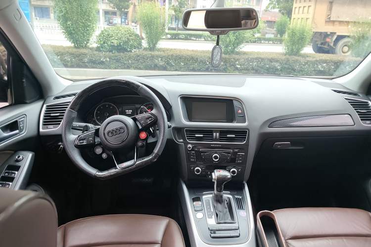 Used Audi Q5 2017 40 TFSI Technology Edition Interior 1