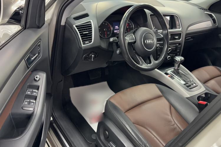 Used Audi Q5 2017 Plus 40 TFSI Ambition Model Interior 2