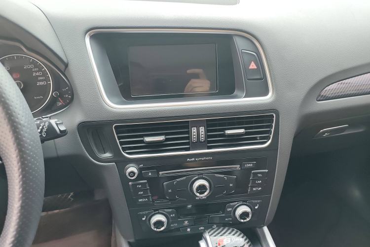 Used Audi Q5 2017 40 TFSI Technology Edition Interior 3