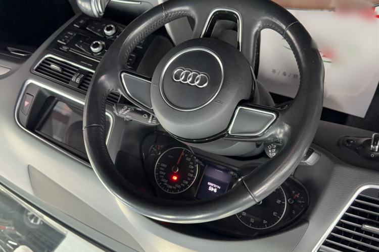 Used Audi Q5 2017 Plus 40 TFSI Ambition Model Interior 4