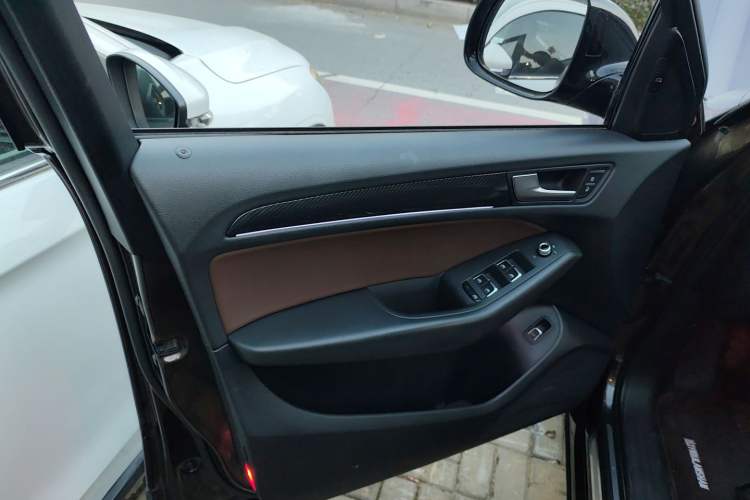 Used Audi Q5 2017 40 TFSI Technology Edition Interior 4