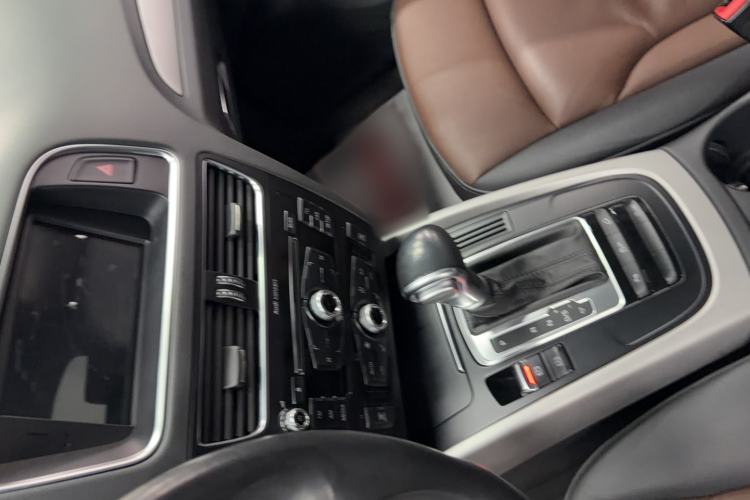 Used Audi Q5 2017 Plus 40 TFSI Ambition Model Interior 5
