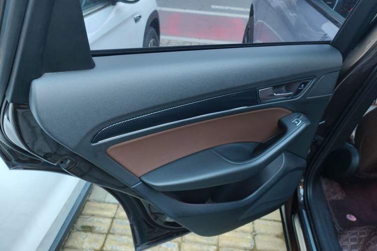 Used Audi Q5 2017 40 TFSI Technology Edition Interior 5