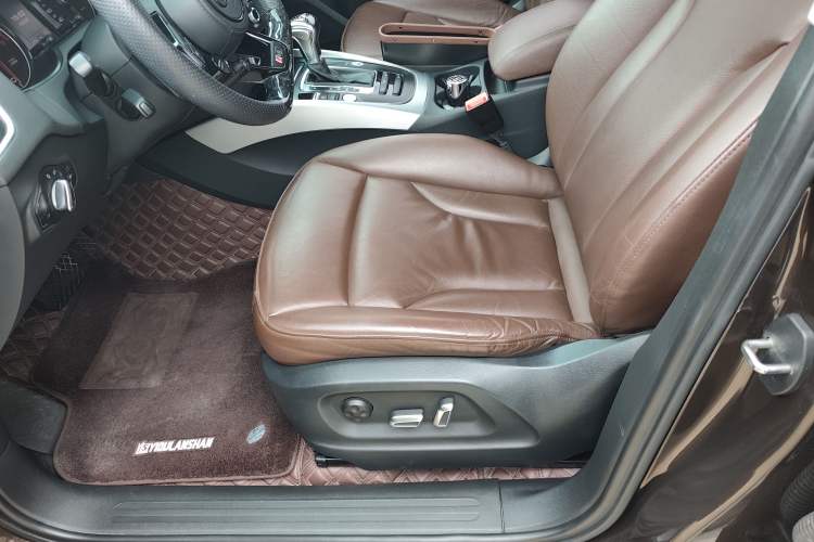 Used Audi Q5 2017 40 TFSI Technology Edition Interior 5