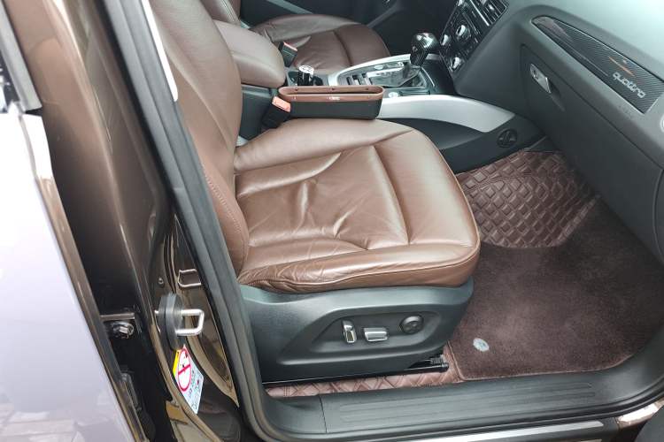 Used Audi Q5 2017 40 TFSI Technology Edition Interior 8