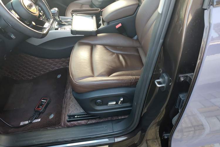 Used Audi Q5 2017 40 TFSI Technology Edition Left Front Seat