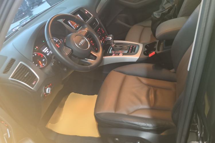 Used Audi Q5 2017 Plus 40 TFSI Ambition Model Left Front Seat