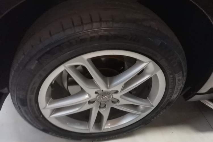 Used Audi Q5 2017 40 TFSI Technology Edition Left Front Wheel Hub