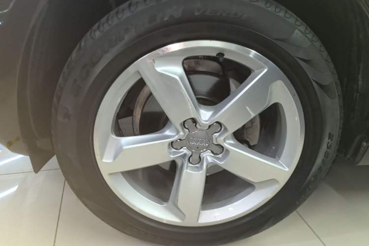 Used Audi Q5 2017 Plus 40 TFSI Ambition Model Left Front Wheel Hub
