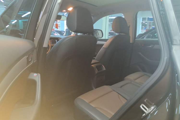 Used Audi Q5 2017 Plus 40 TFSI Ambition Model Left Rear Seat