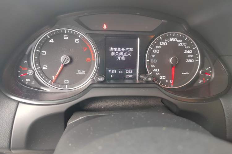 Used Audi Q5 2017 Plus 40 TFSI Technology Model Odometer Close Up