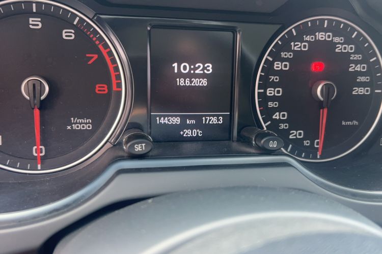 Used Audi Q5 2017 40 TFSI Technology Edition Odometer Close Up