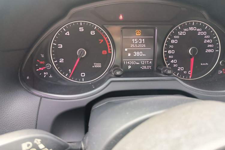 Used Audi Q5 2017 40 TFSI Ambition Edition Odometer Close Up