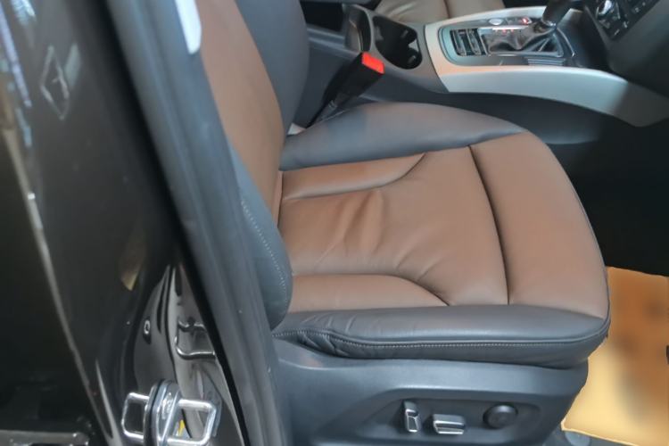 Used Audi Q5 2017 Plus 40 TFSI Ambition Model Right Front Seat