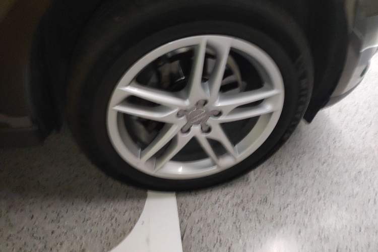 Used Audi Q5 2017 40 TFSI Comfort Model Right Front Wheel Hub