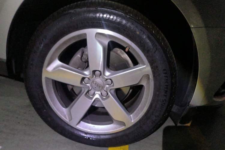 Used Audi Q5 2017 40 TFSI Ambition Edition Right Front Wheel Hub
