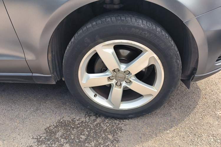 Used Audi Q5 2017 40 TFSI Ambition Edition Right Front Wheel Hub