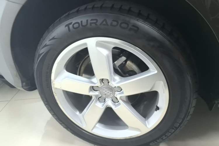 Used Audi Q5 2017 Plus 40 TFSI Ambition Model Right Rear Wheel Hub