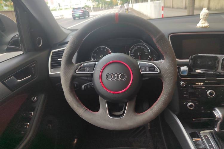 Used Audi Q5 2017 Plus 40 TFSI Technology Model Steering Wheel
