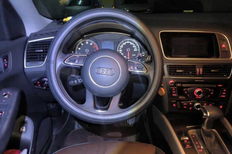 Used Audi Q5 2017 40 TFSI Ambition Edition Steering Wheel