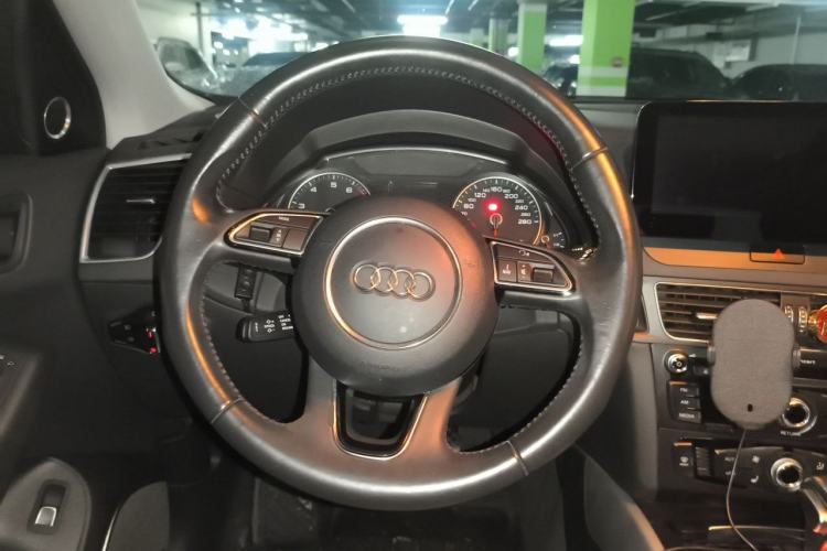 Used Audi Q5 2017 40 TFSI Ambition Edition Steering Wheel