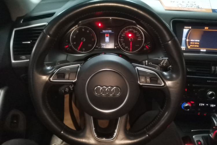 Used Audi Q5 2017 40 TFSI Technology Edition Steering Wheel