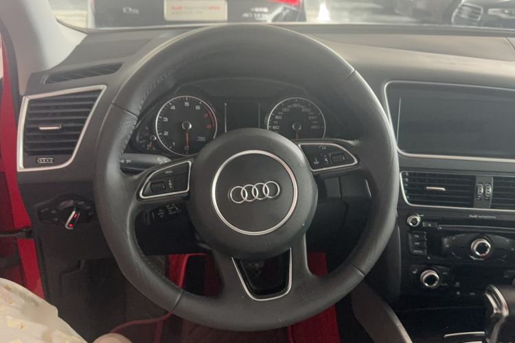 Used Audi Q5 2017 Plus 40 TFSI Technology Model Steering Wheel