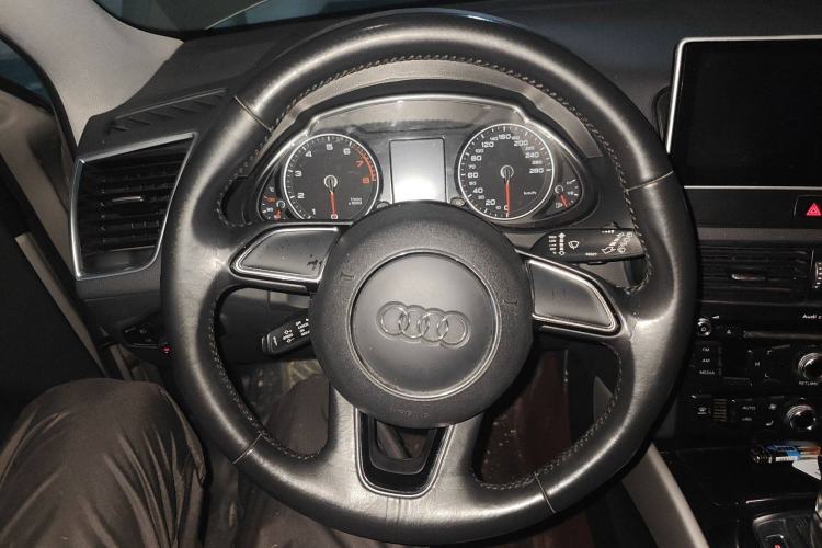 Used Audi Q5 2017 40 TFSI Ambition Edition Steering Wheel