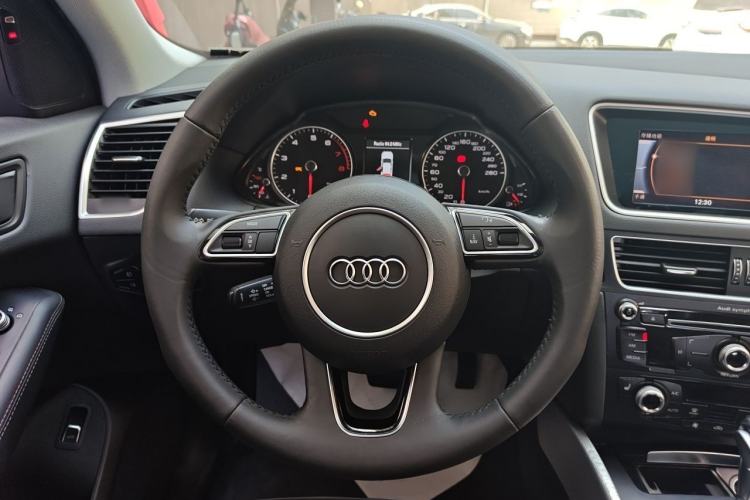 Used Audi Q5 2017 Plus 40 TFSI Technology Model Steering Wheel