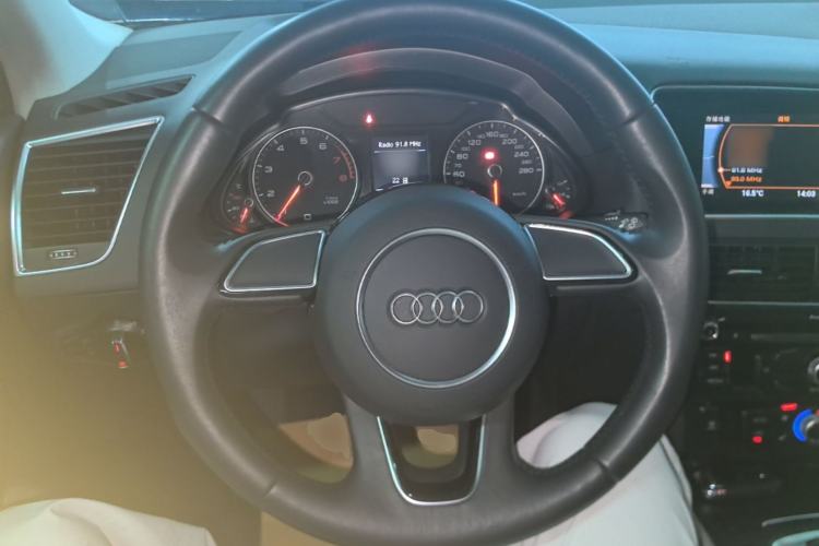 Used Audi Q5 2017 Plus 40 TFSI Ambition Model Steering Wheel