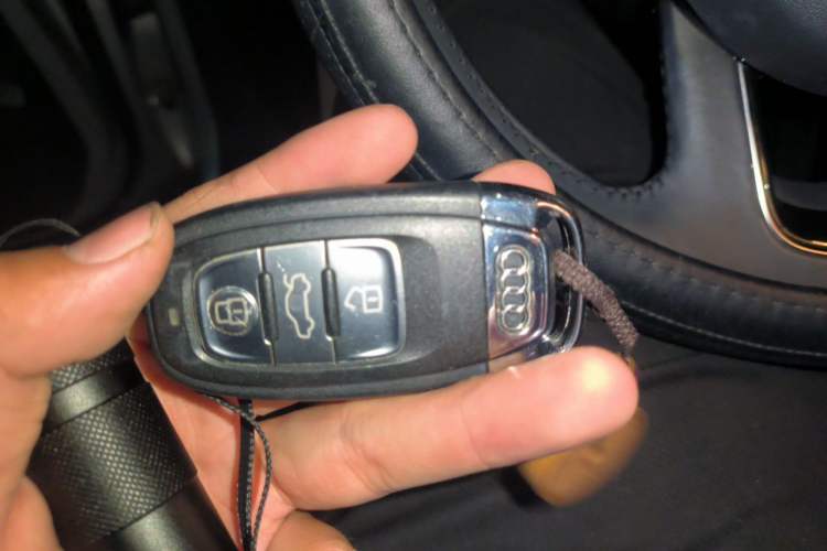 Used Audi Q5 2017 40 TFSI Ambition Edition Vehicle Key