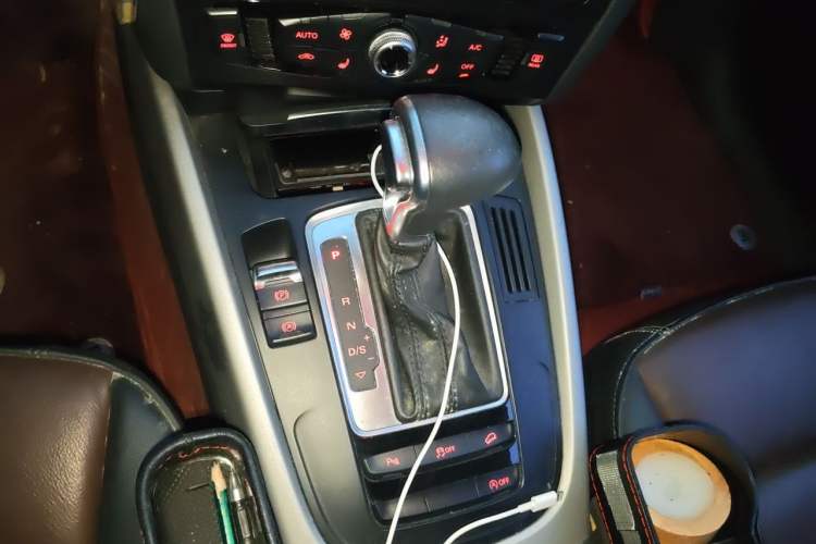 Used Audi Q5 2017 40 TFSI Ambition Edition Gear Lever