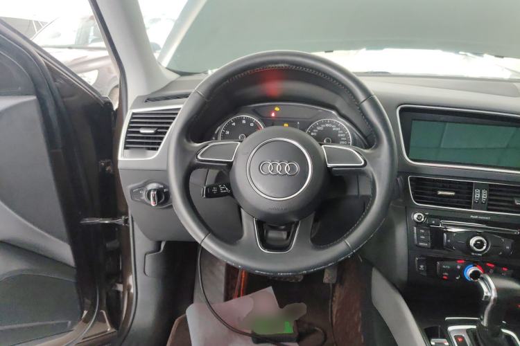 Used Audi Q5 2017 40 TFSI Ambition Edition Steering Wheel