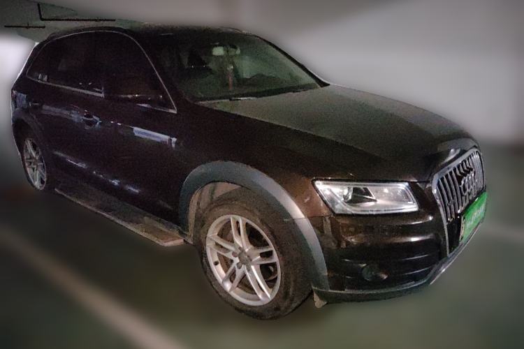 Used Audi Q5 2017 40 TFSI Comfort Model Front Right 45 Deg