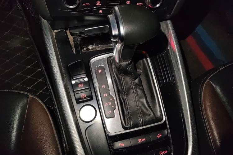 Used Audi Q5 2017 40 TFSI Comfort Model Gear Lever