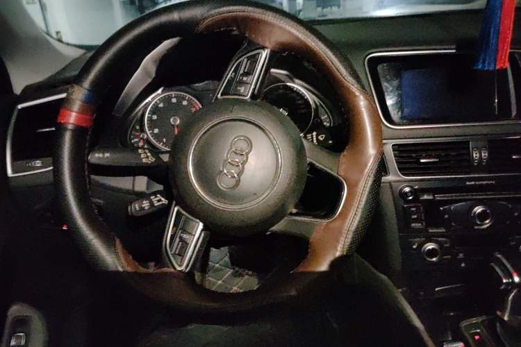 Used Audi Q5 2017 40 TFSI Comfort Model Steering Wheel