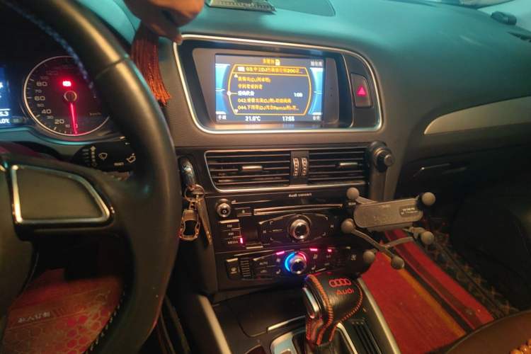Used Audi Q5 2017 40 TFSI Ambition Edition Audio And AC Panel