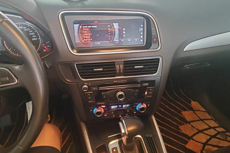 Used Audi Q5 2017 Plus 40 TFSI Technology Model Audio And AC Panel