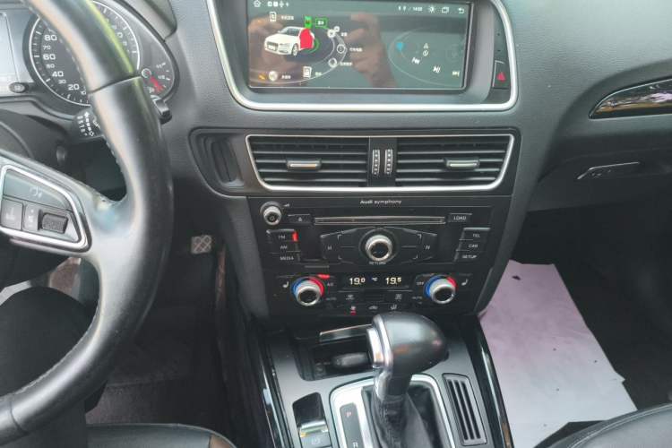 Used Audi Q5 2017 Plus 40 TFSI Technology Model Audio And AC Panel