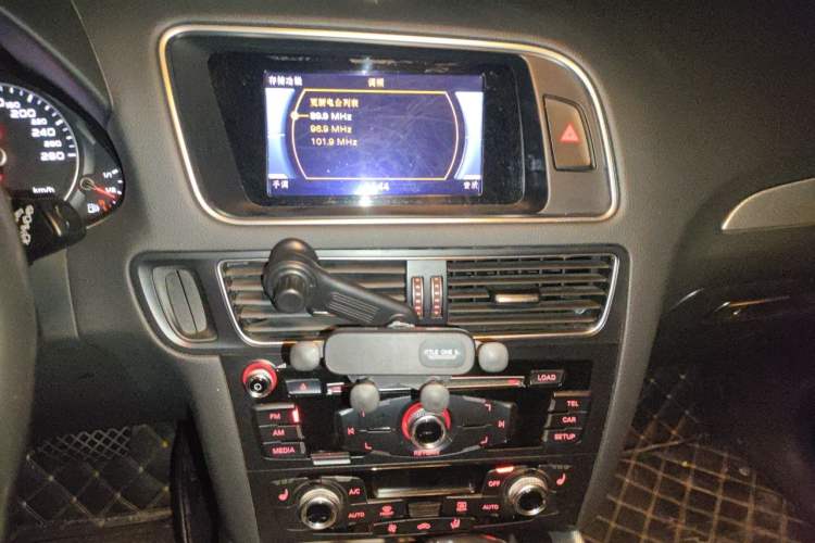 Used Audi Q5 2017 Plus 40 TFSI Technology Model Audio And AC Panel